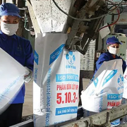 Holding or&nbsp;selling fertilizer and oil & gas stocks?