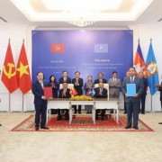 Senior Party official’s official visit strengthens political trust and fosters substantive, effective cooperation
