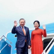 Building on stable development momentum of Viet Nam–China cooperation