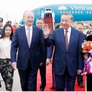 Promoting the traditional friendship between Vietnam and China, fostering strategic connectivity in the new phase