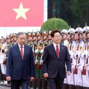 Top Vietnamese leader hosts welcome ceremony for South Korean President