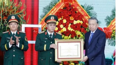 Top leader requests Military Region 5 to play core role in building all-people defence