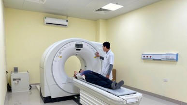 Why patients are staying local at Yen Phong General Hospital?