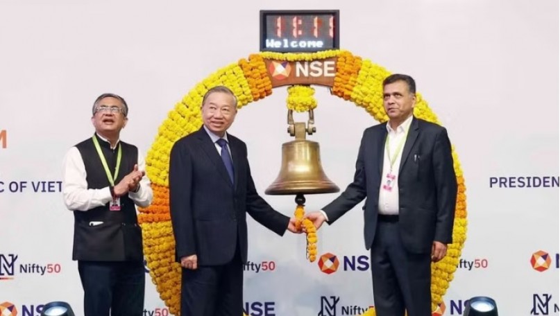 [In pictures] Viet Nam’s top leader rings the bell at India’s National Stock Exchange