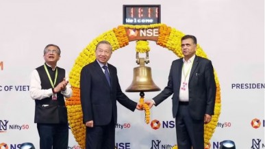 [In pictures] Viet Nam’s top leader rings the bell at India’s National Stock Exchange