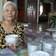 Keeping traditional Cham silver engraving craft alive