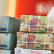 Are banks returning to their reliance on traditional loans?