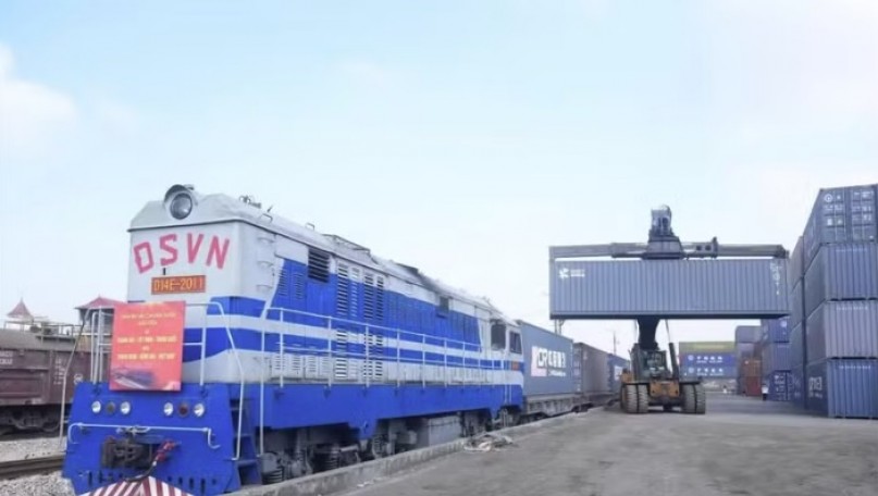 Railway affirms its pillar role in the Viet Nam-China logistics chain