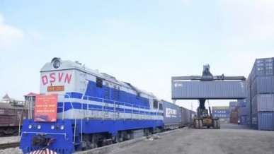 Railway affirms its pillar role in the Viet Nam-China logistics chain