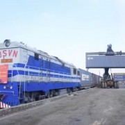 Railway affirms its pillar role in the Viet Nam-China logistics chain