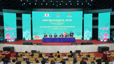 Hung Yen strengthens dialogue with businesses