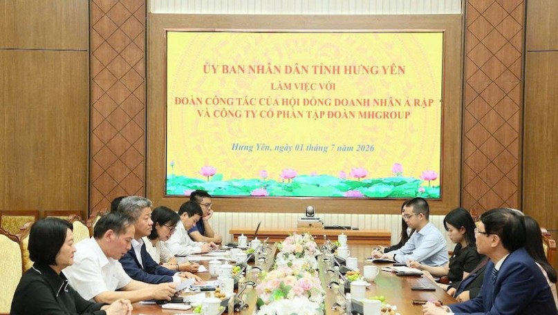 Hung Yen Center for Investment promotion, Business support and Financial services stands side by side with businesses