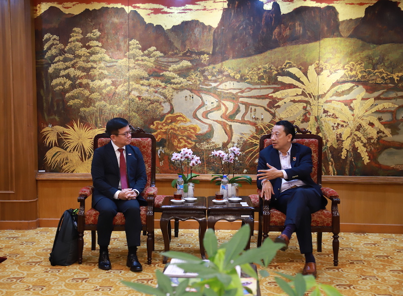 ice President Chairman of the Vietnam Federation Chamber of Commerce and Industry (VCCI), Chairman of the Vietnam Business Council for Sustainable Development (VBCSD-VCCI) Nguyen Quang Vinh had a working session with Mr. Timothy Loh, Regional Director of Southeast Asia & Oceania of the U.S. Soybean Export Council (USSEC).