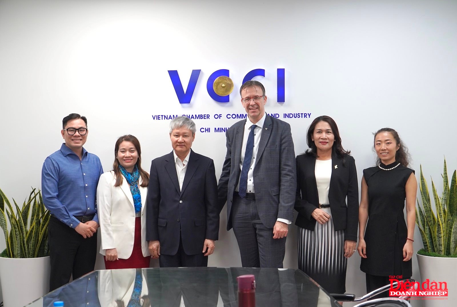 Mr. Stéphane Graber, Director General of FIATA, and VLA leadership held a working session with Mr. Vo Tan Thanh, Vice President of the Vietnam Chamber of Commerce and Industry (VCCI).